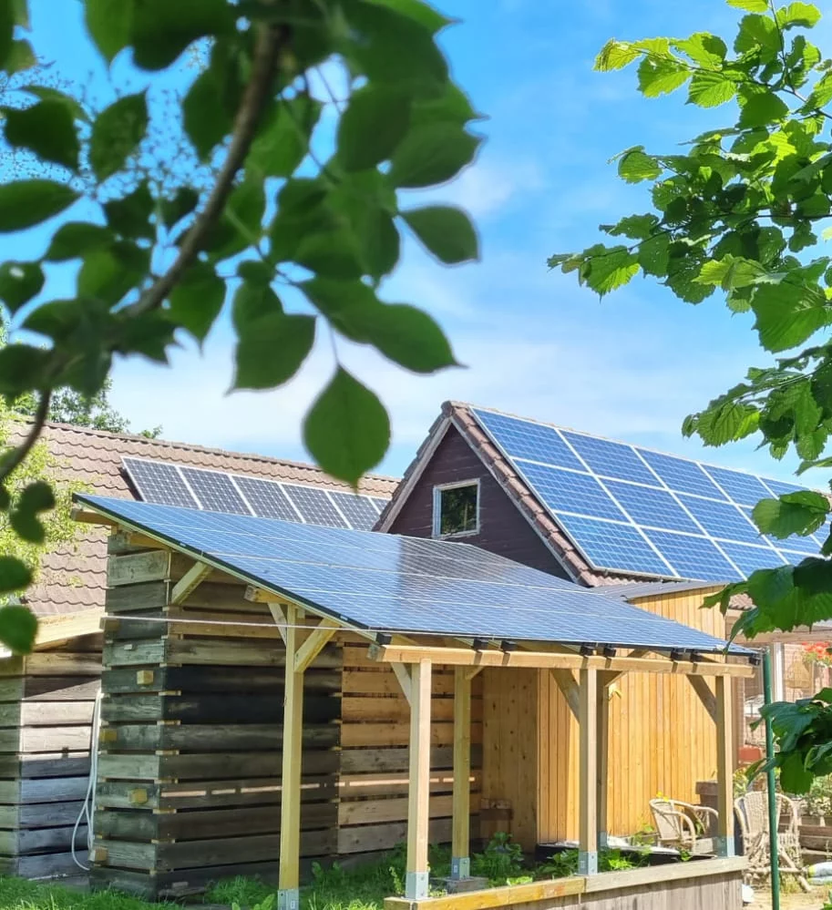 Kippenhok met solar carport